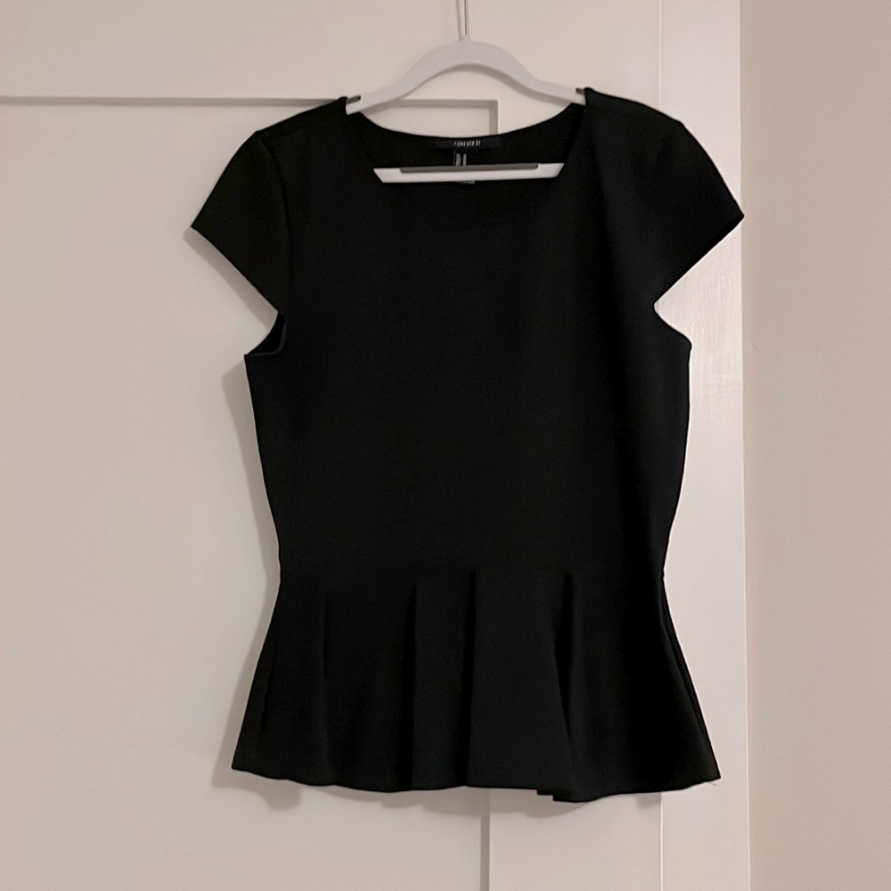 Cap sleeve, crew neck polyester top with ruffled bottom